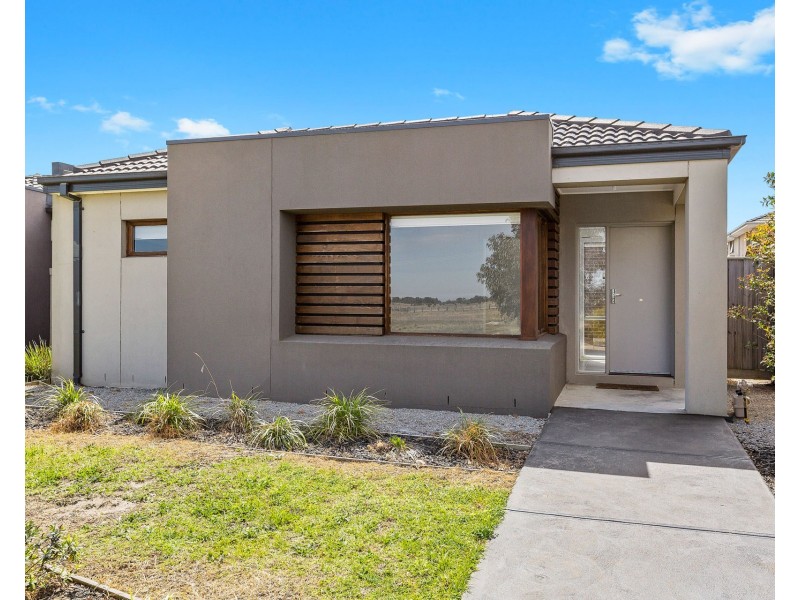5 Beachside Crescent, Point Cook VIC 3030