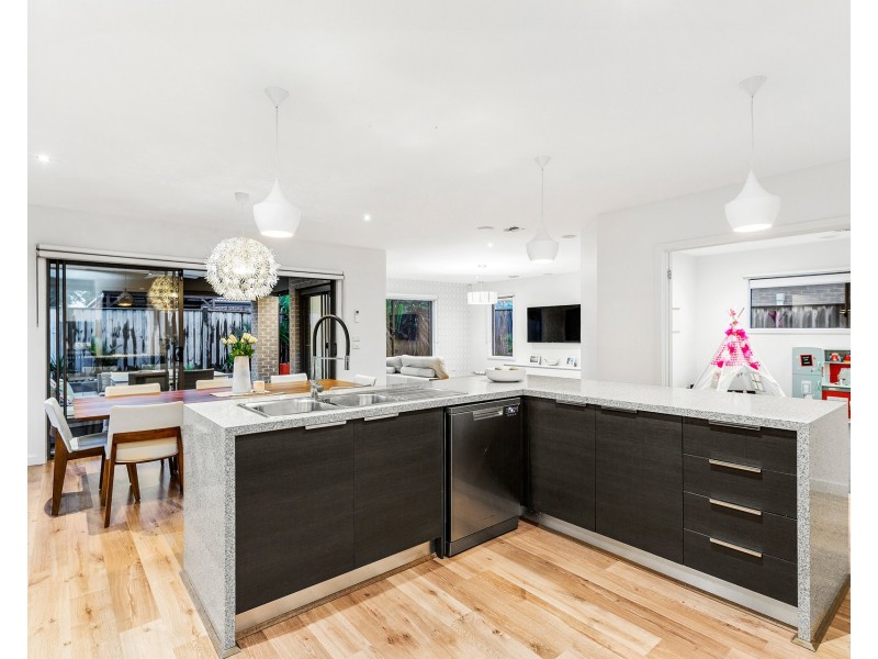 5 Waves Drive, Point Cook VIC 3030