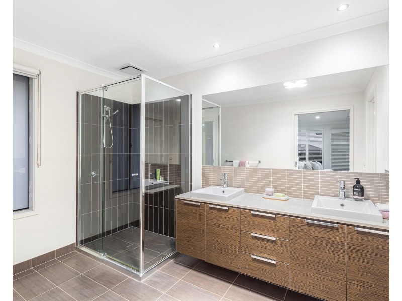 5 Waves Drive, Point Cook VIC 3030