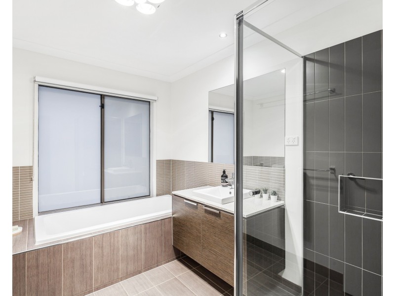 5 Waves Drive, Point Cook VIC 3030