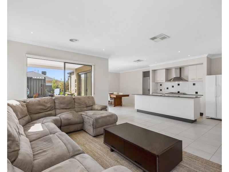 13 Duchess Court, Point Cook VIC 3030