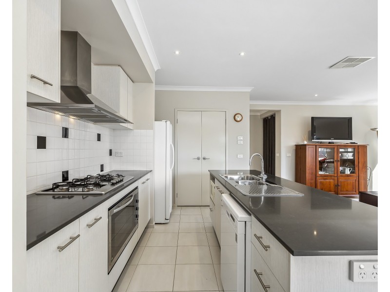 13 Duchess Court, Point Cook VIC 3030