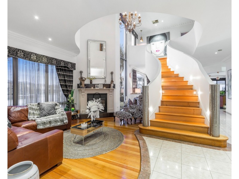 6 Panorama Way, Sanctuary Lakes VIC 3030