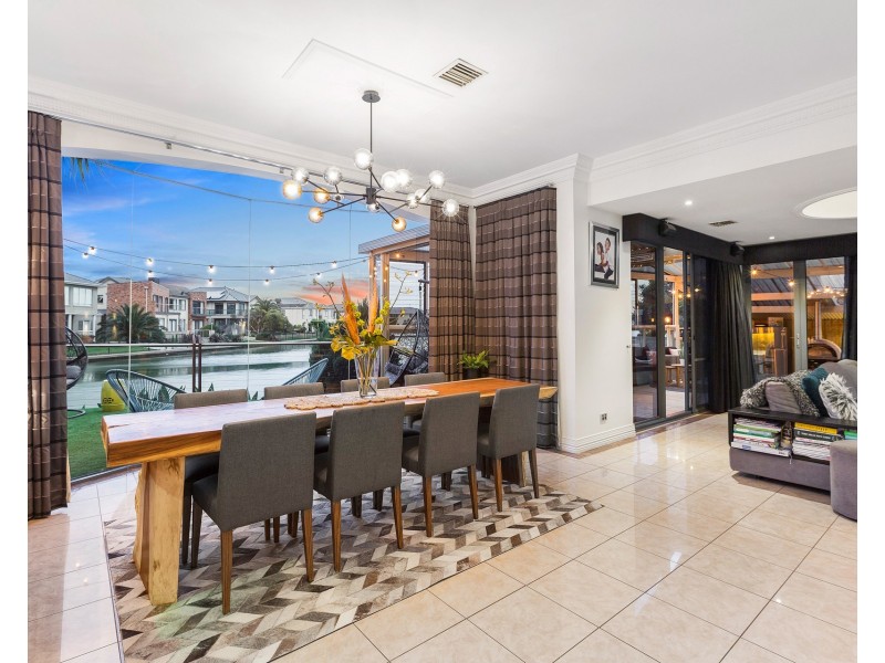 6 Panorama Way, Sanctuary Lakes VIC 3030