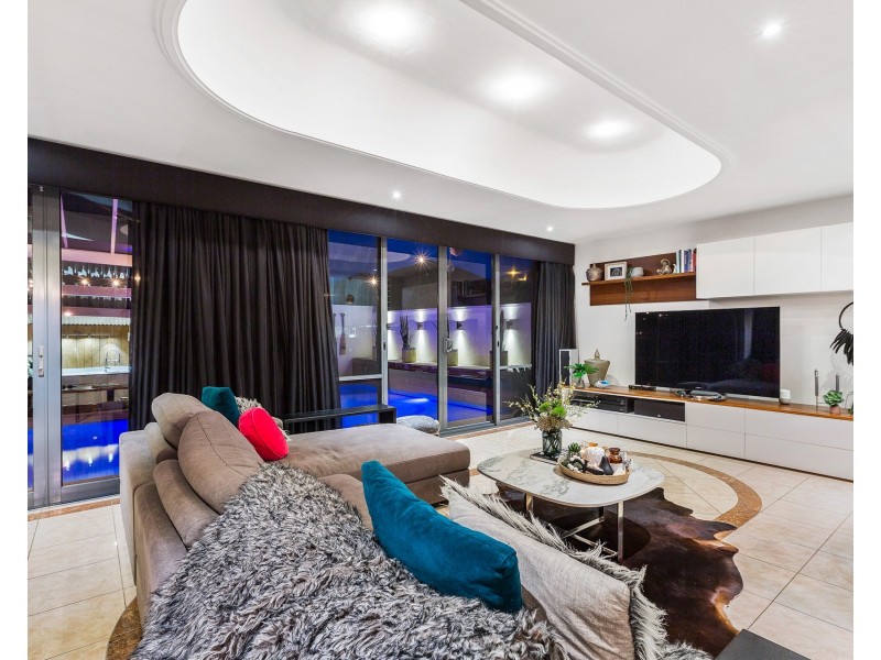 6 Panorama Way, Sanctuary Lakes VIC 3030