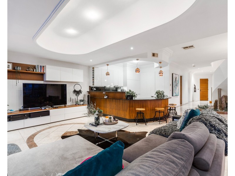 6 Panorama Way, Sanctuary Lakes VIC 3030