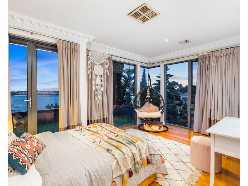 6 Panorama Way, Sanctuary Lakes VIC 3030