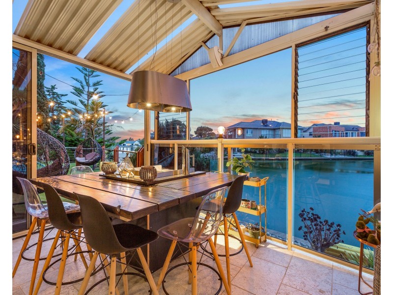 6 Panorama Way, Sanctuary Lakes VIC 3030