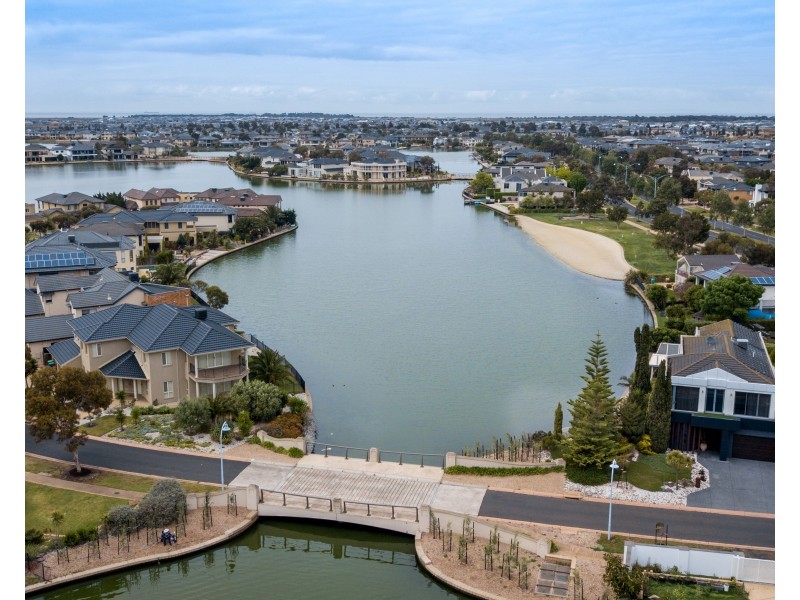 6 Panorama Way, Sanctuary Lakes VIC 3030