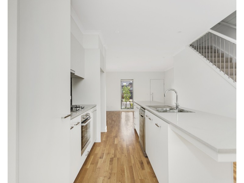 121 Waterhaven Boulevard, Point Cook VIC 3030