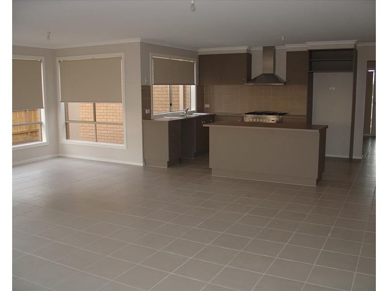 32 Ribbon Gum Drive, Tarneit VIC 3029