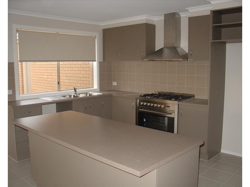 32 Ribbon Gum Drive, Tarneit VIC 3029