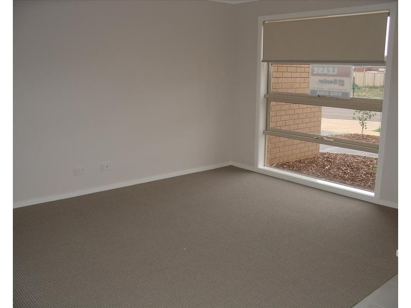 32 Ribbon Gum Drive, Tarneit VIC 3029