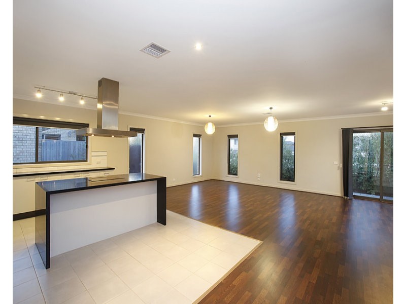 19 Manhattan Close, Point Cook VIC 3030