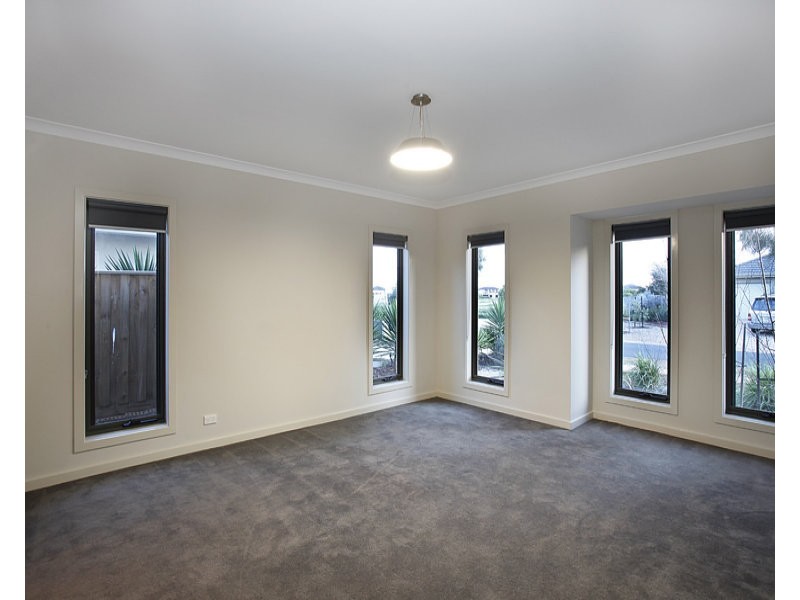 19 Manhattan Close, Point Cook VIC 3030