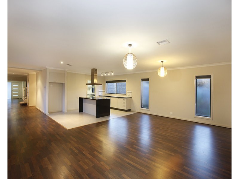 19 Manhattan Close, Point Cook VIC 3030