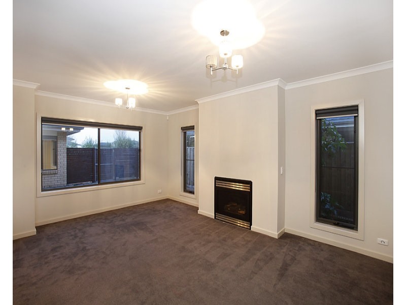 19 Manhattan Close, Point Cook VIC 3030