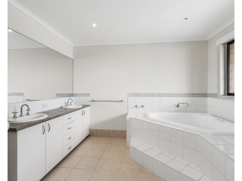 41 Lincolnheath Boulevard, Point Cook VIC 3030