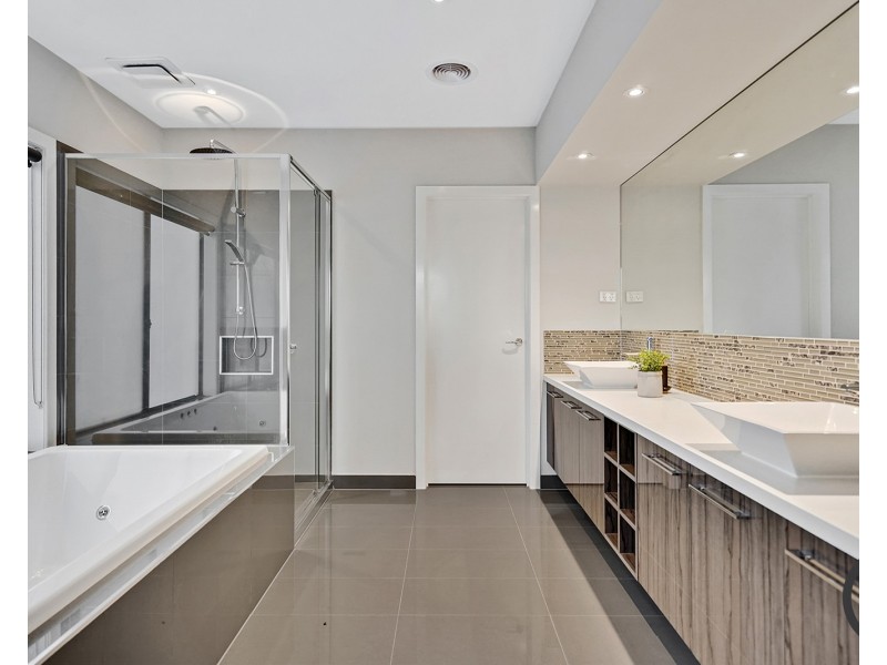 14  Starboard Way, Werribee South VIC 3030