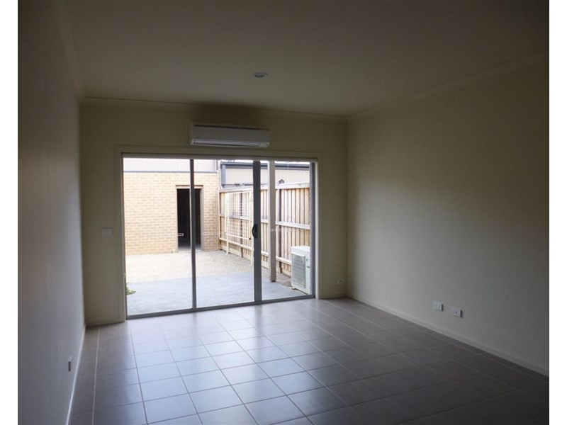 8A Hanworth Avenue, Williams Landing VIC 3027