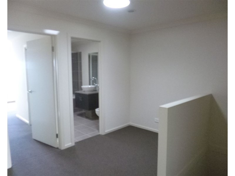 8A Hanworth Avenue, Williams Landing VIC 3027