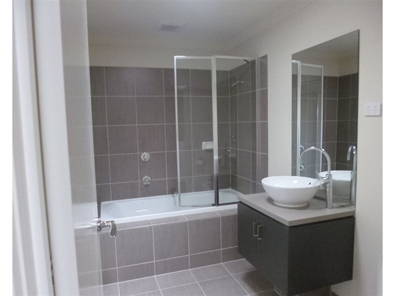 8A Hanworth Avenue, Williams Landing VIC 3027