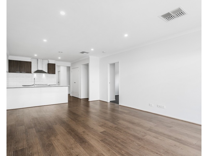 19 Singleton Way, Point Cook VIC 3030