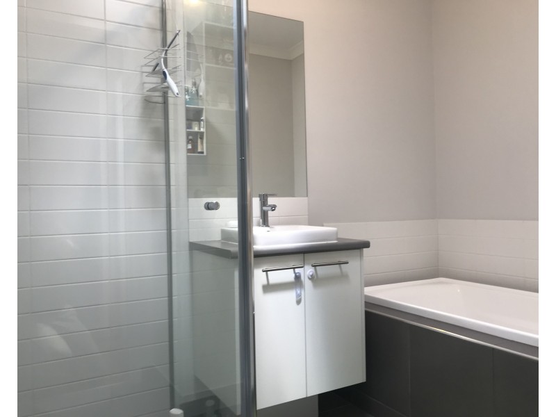 15 Chessington Drive, Williams Landing VIC 3027