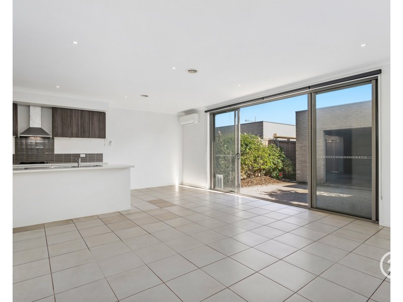 13 Reef Walk, Point Cook VIC 3030