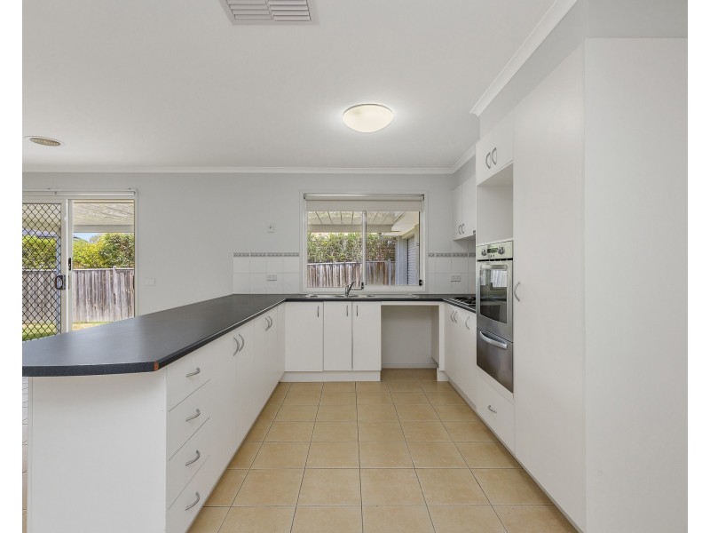 12 Riverglades Drive, Sanctuary Lakes VIC 3030