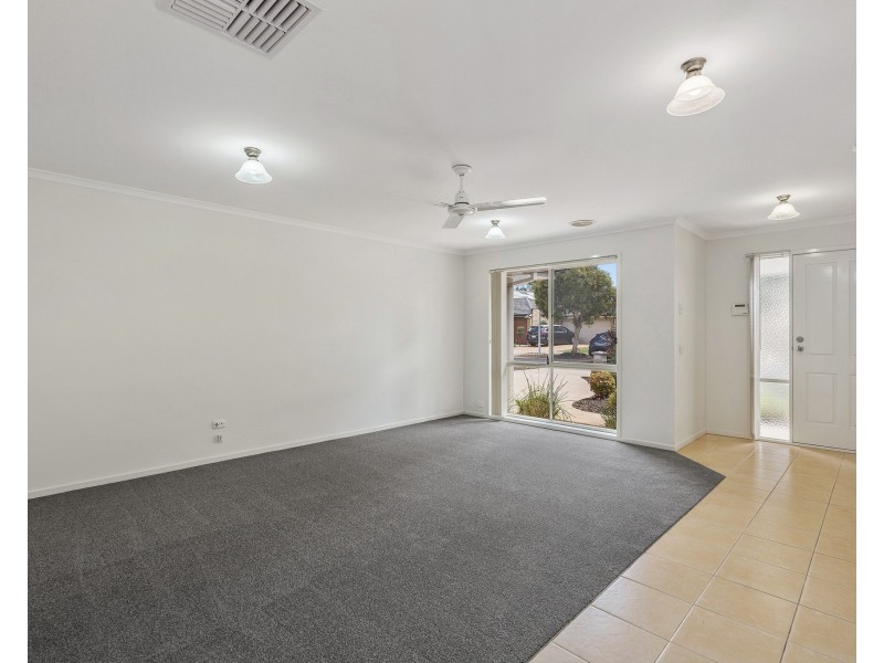 12 Riverglades Drive, Sanctuary Lakes VIC 3030