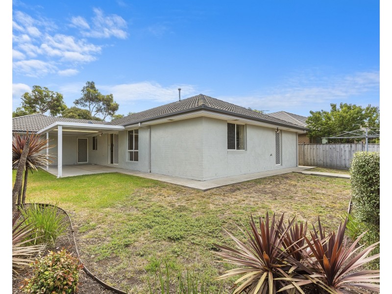 12 Riverglades Drive, Sanctuary Lakes VIC 3030