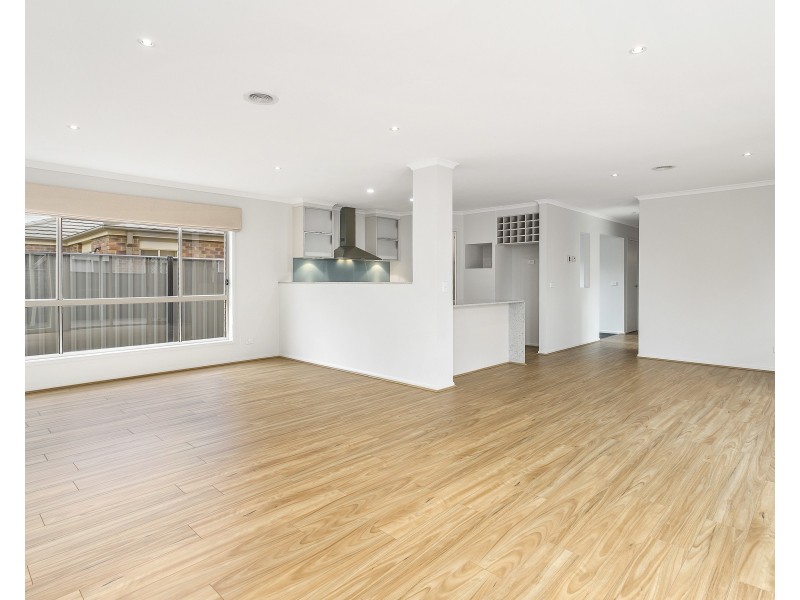 4 Coombes Court, Point Cook VIC 3030