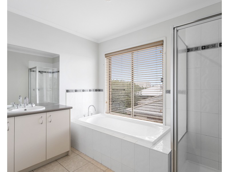 4 Coombes Court, Point Cook VIC 3030