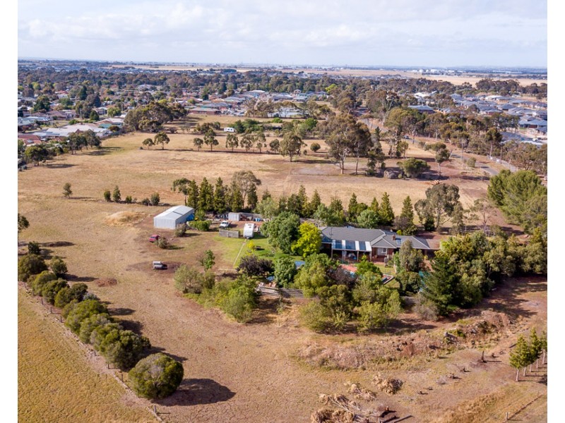 118-136 Manzeene Avenue, Lara VIC 3212