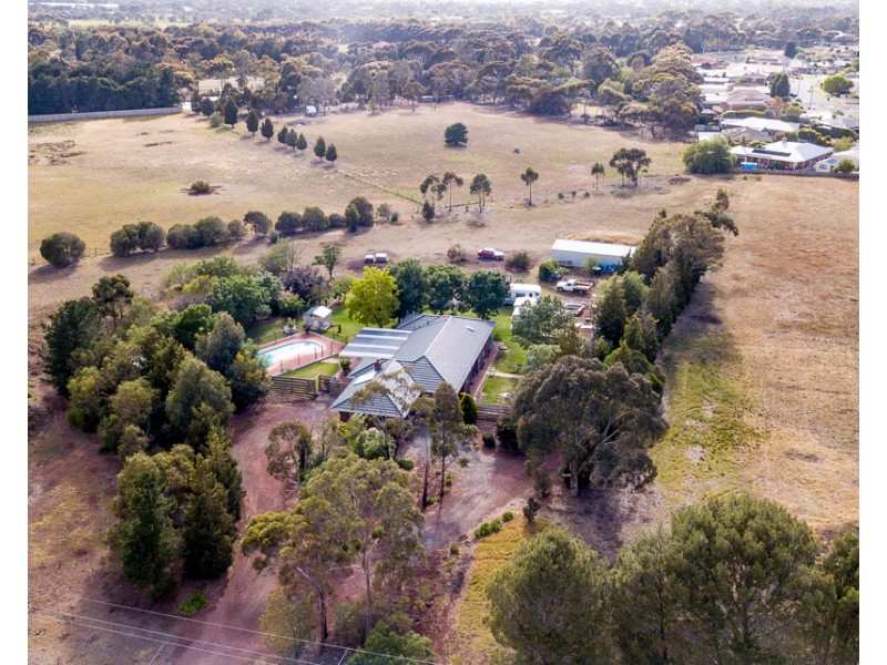 118-136 Manzeene Avenue, Lara VIC 3212