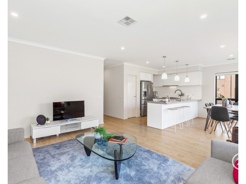 28 Bowling Avenue, Point Cook VIC 3030