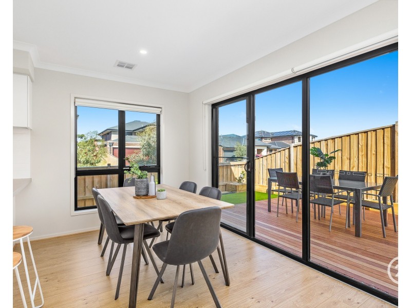 28 Bowling Avenue, Point Cook VIC 3030