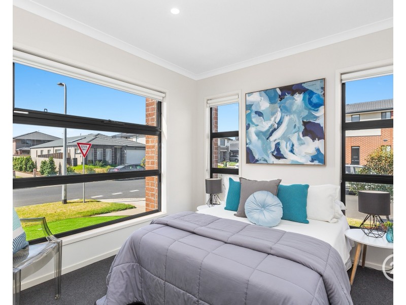 28 Bowling Avenue, Point Cook VIC 3030