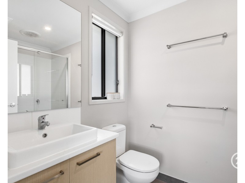 28 Bowling Avenue, Point Cook VIC 3030