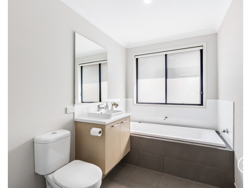 28 Bowling Avenue, Point Cook VIC 3030