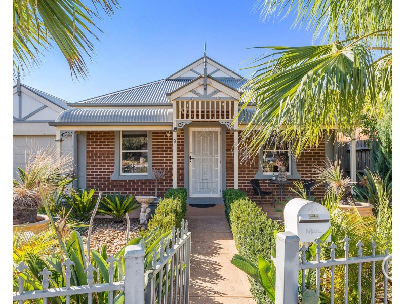9 Caribou Place, Point Cook VIC 3030