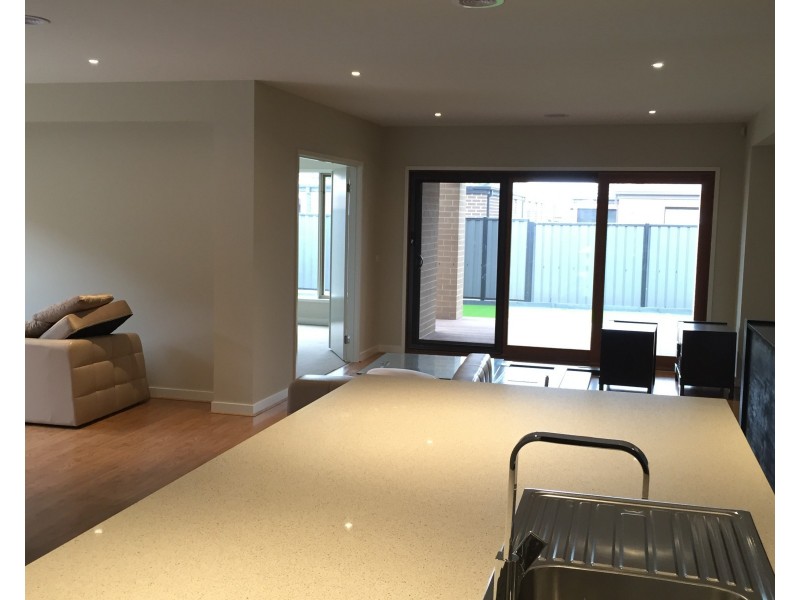 27 Elland Circuit, Truganina VIC 3029