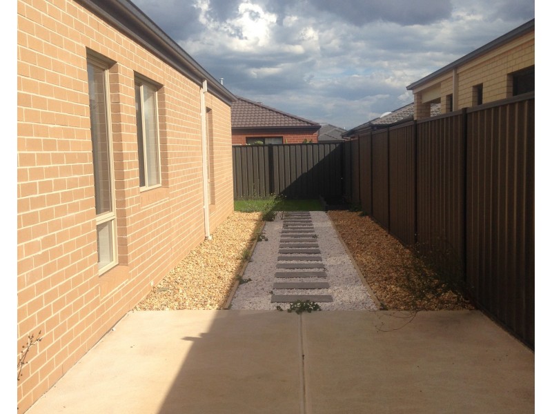 27 Elland Circuit, Truganina VIC 3029