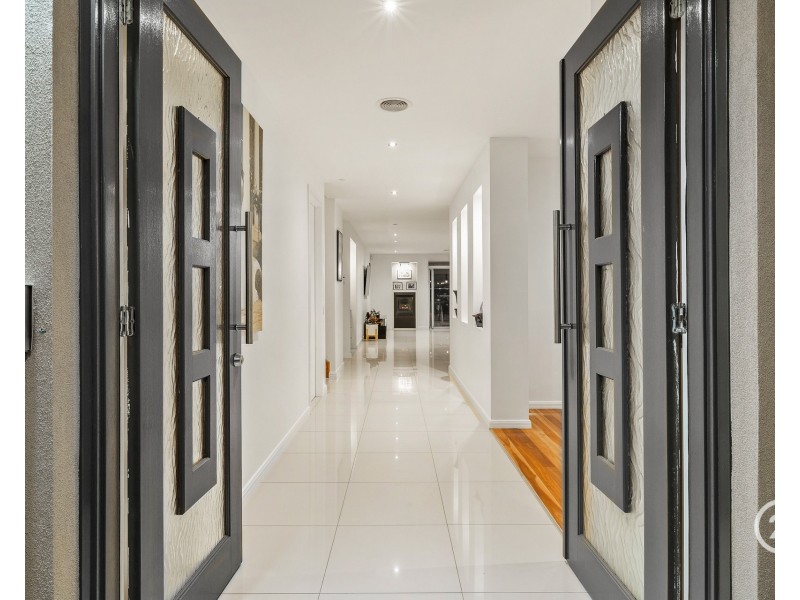 3 Sunseeker Chase, Sanctuary Lakes VIC 3030