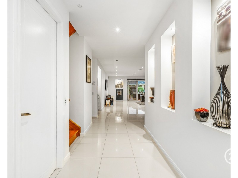 3 Sunseeker Chase, Sanctuary Lakes VIC 3030