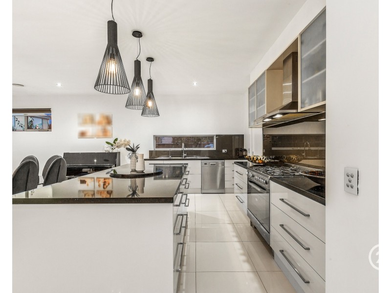 3 Sunseeker Chase, Sanctuary Lakes VIC 3030