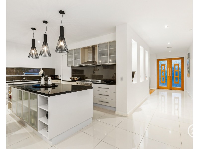 3 Sunseeker Chase, Sanctuary Lakes VIC 3030