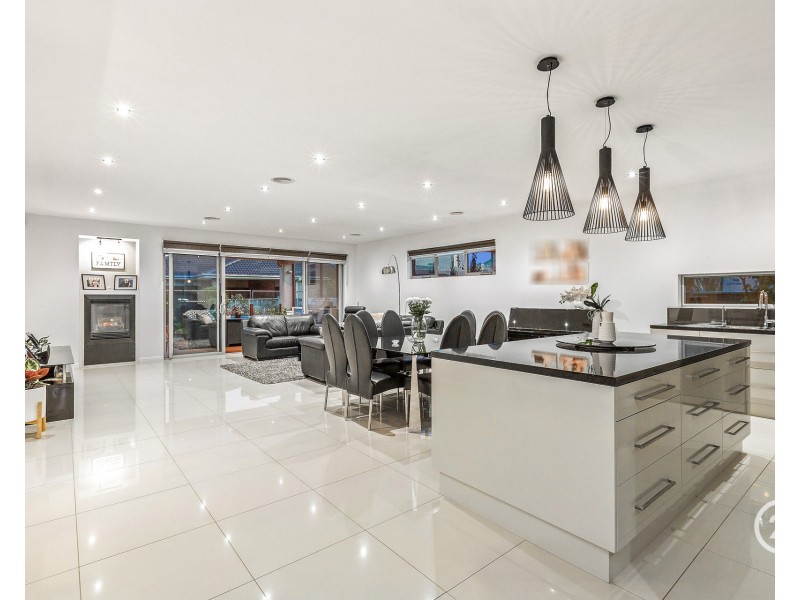 3 Sunseeker Chase, Sanctuary Lakes VIC 3030