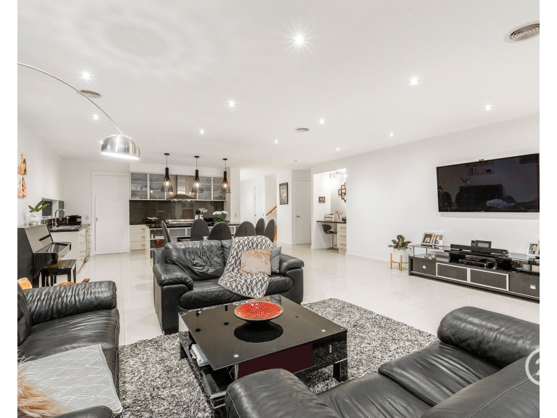 3 Sunseeker Chase, Sanctuary Lakes VIC 3030